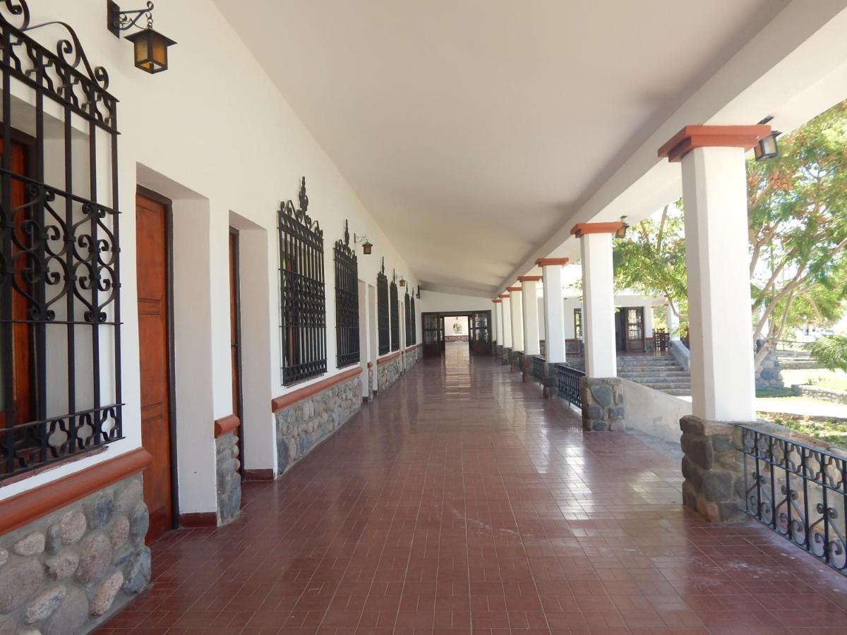 Готель Hosteria Municipal De Angastaco Екстер'єр фото